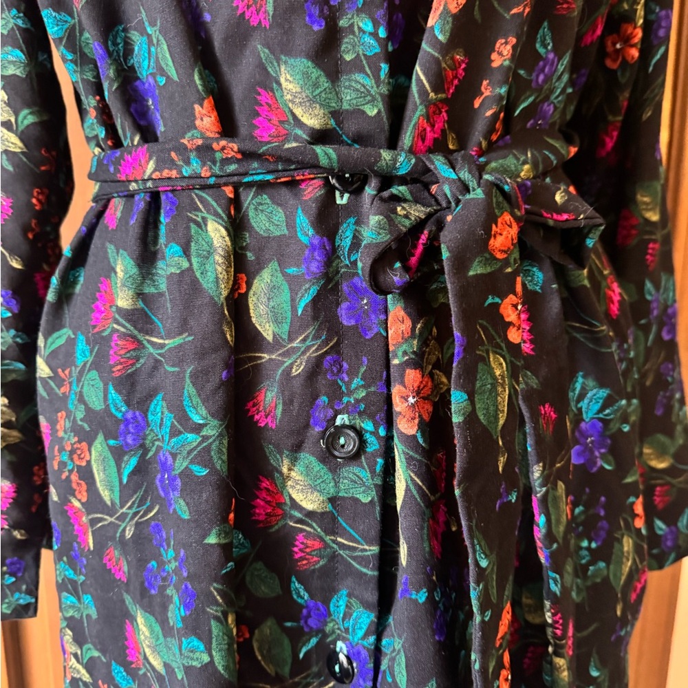 Vintage Floral Button-Front Midi Dress in Black with Multicolor Bloom - Picture 5 of 10
